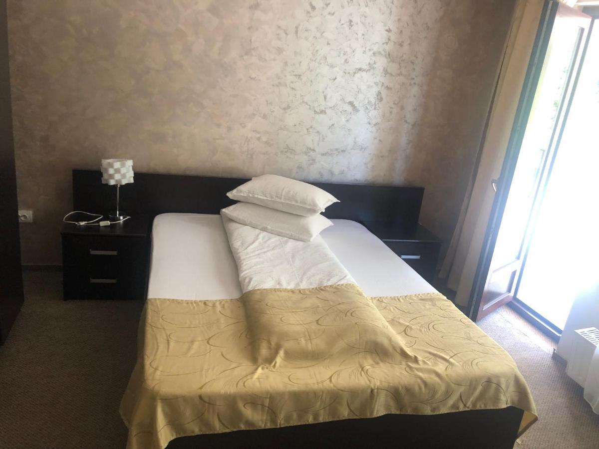 Pensiunea Popasul Ursilor Chiscau Buitenkant foto